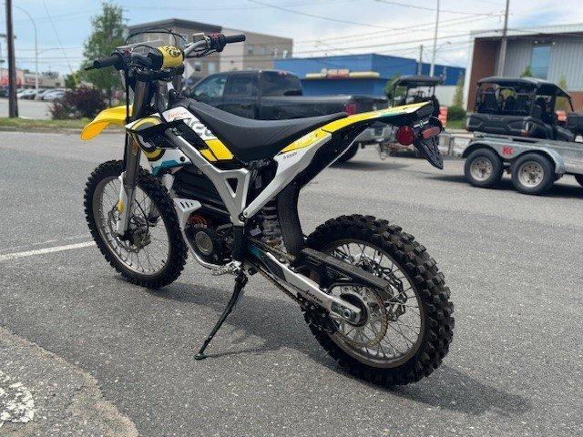 Surron Storm Bee 22,500 Watts 2023 alt