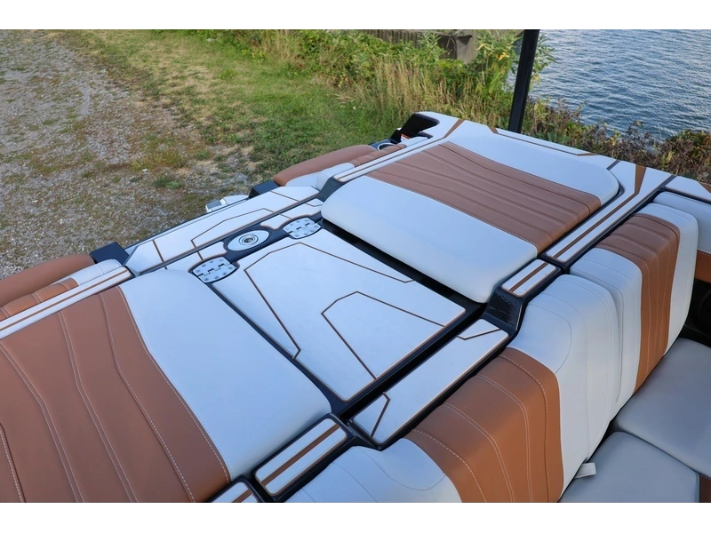 2026 Malibu 22 Lsv alt