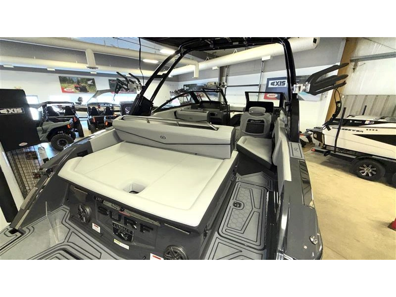 2026 Cobalt Boats R4 Surf alt