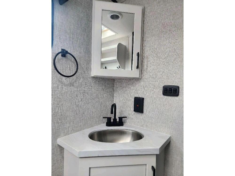 Jayco Jay Feather 24bh 2025 alt
