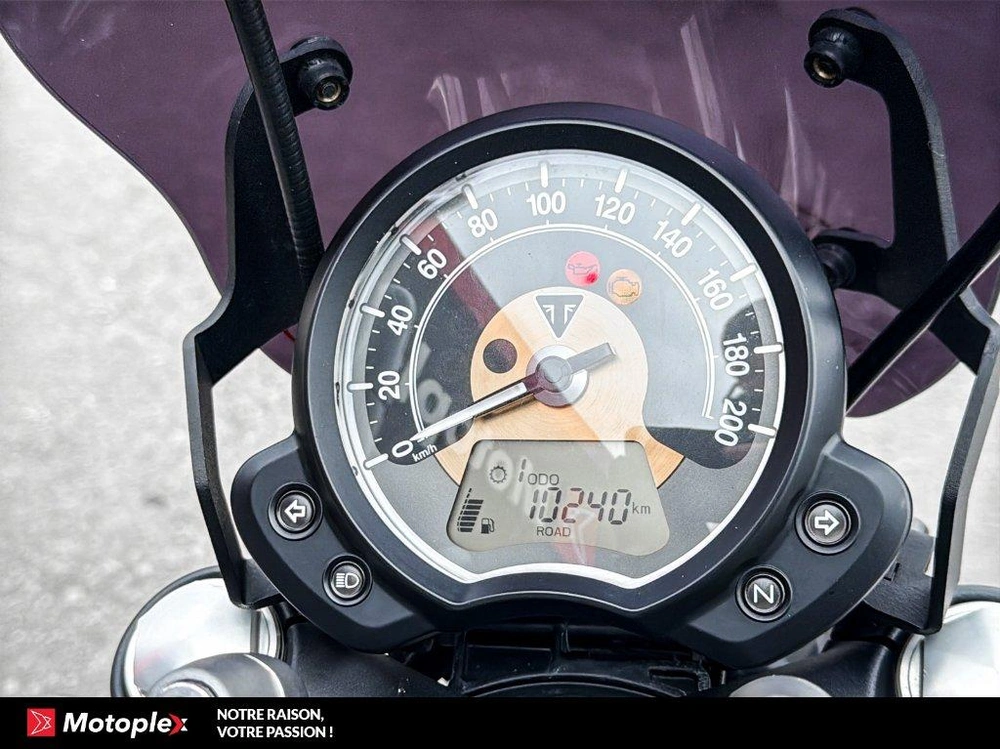 Triumph Bonneville Bobber 2017 alt