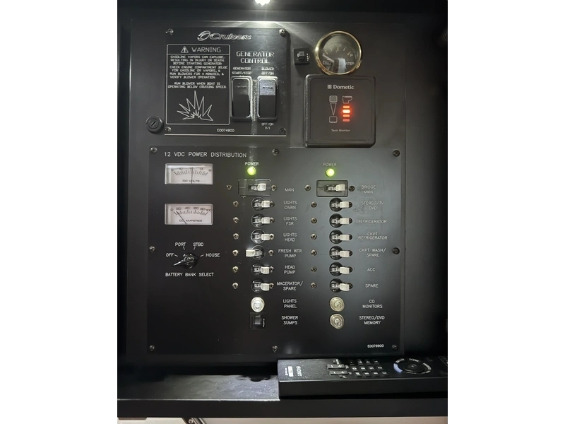 2011 Cruisers Yachts 360 Express alt