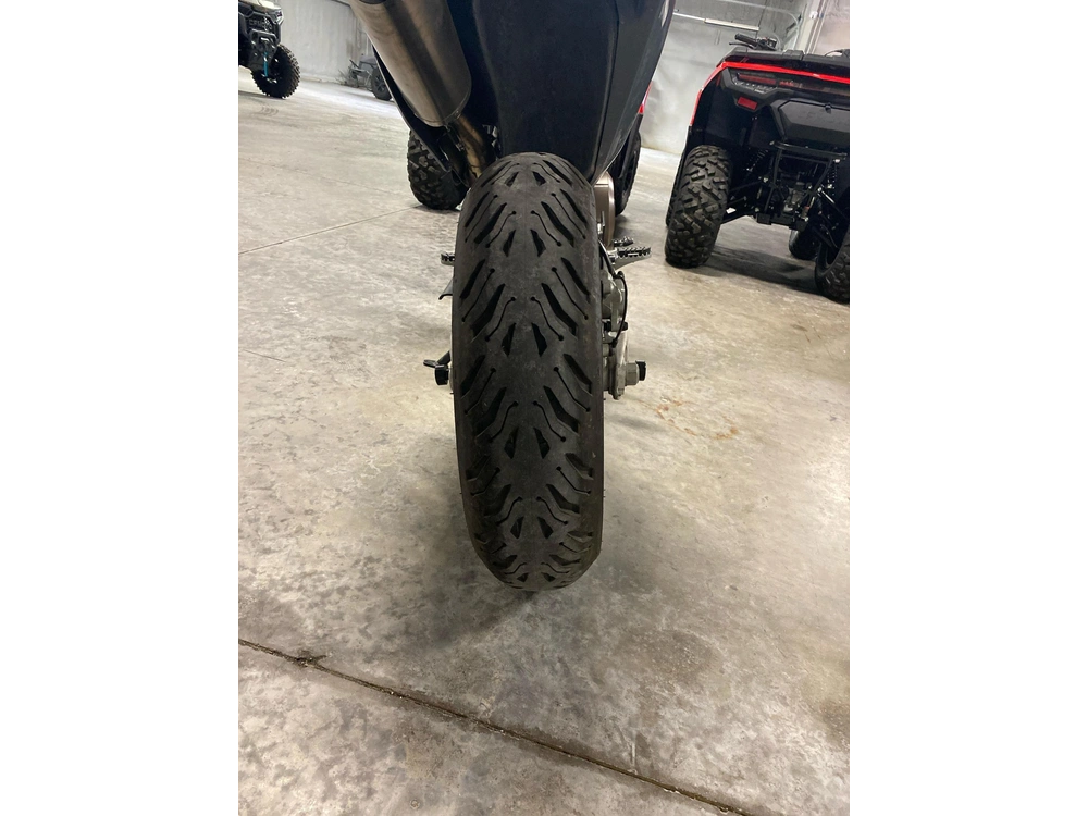 2023 Husqvarna Supermoto 701 alt