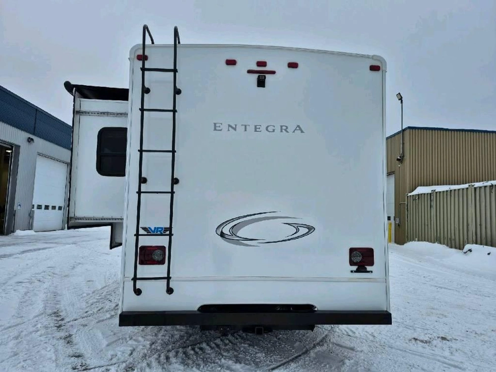 Entegra Coach Odyssey 24b 2020 alt