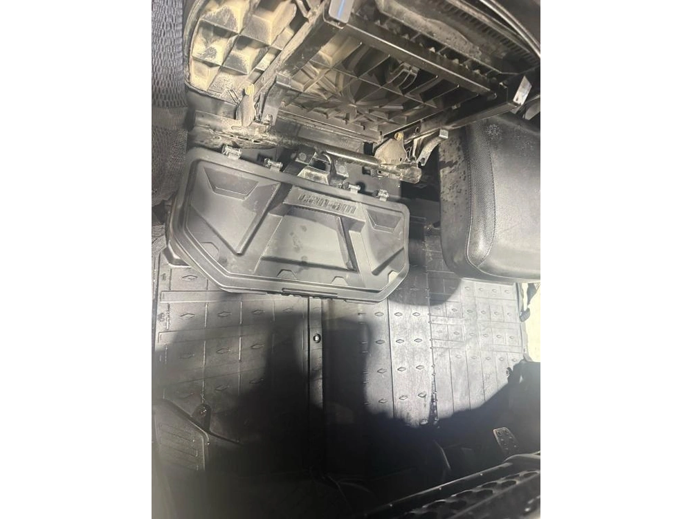 Can-am Defen Hd8 2016 alt