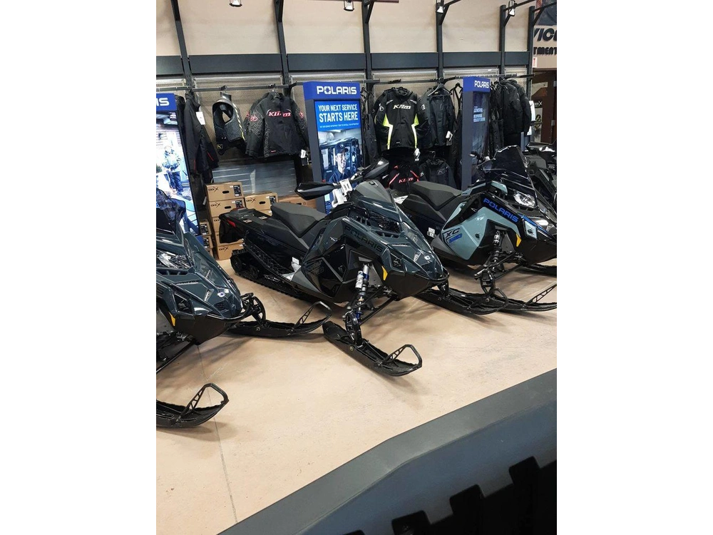 2026 Polaris Sno-26 850 Sb Assault 146 850 146 - Gloss Black / Blue Dusk alt