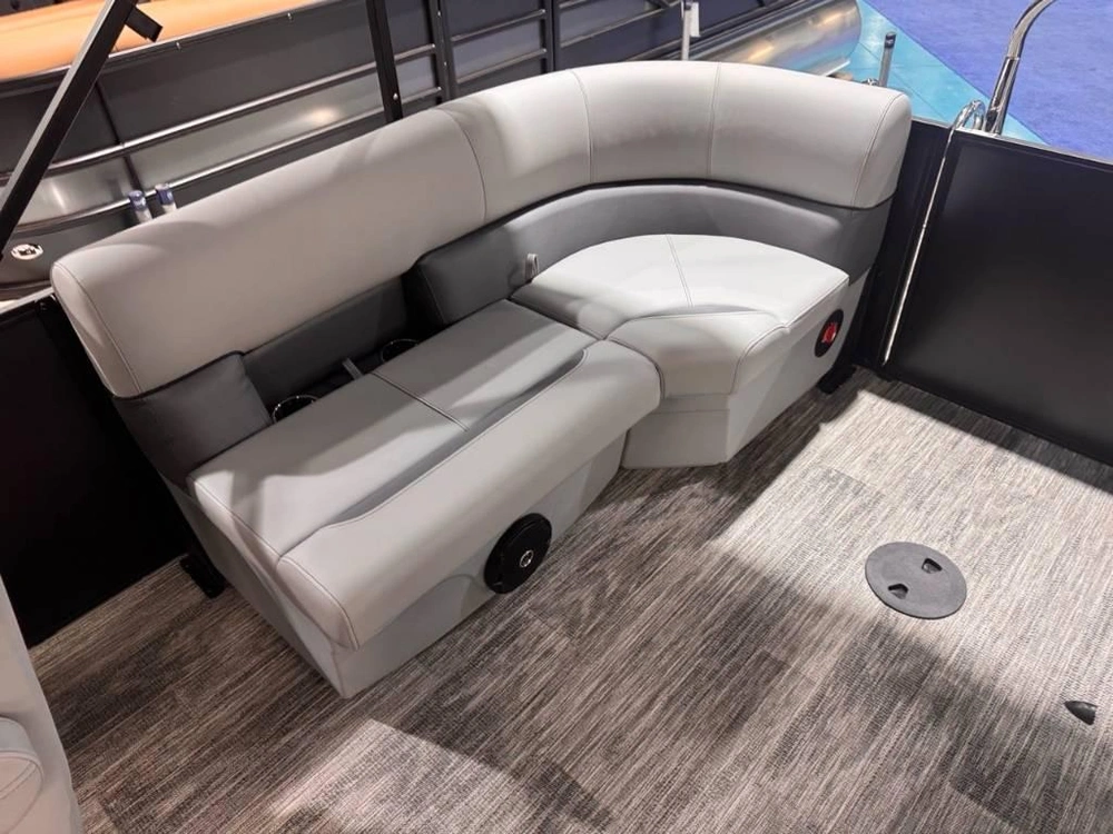 Bentley 223 Bolt 2026 alt