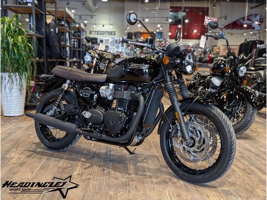 2026 Triumph Bonneville T120 Black // Jet Black 