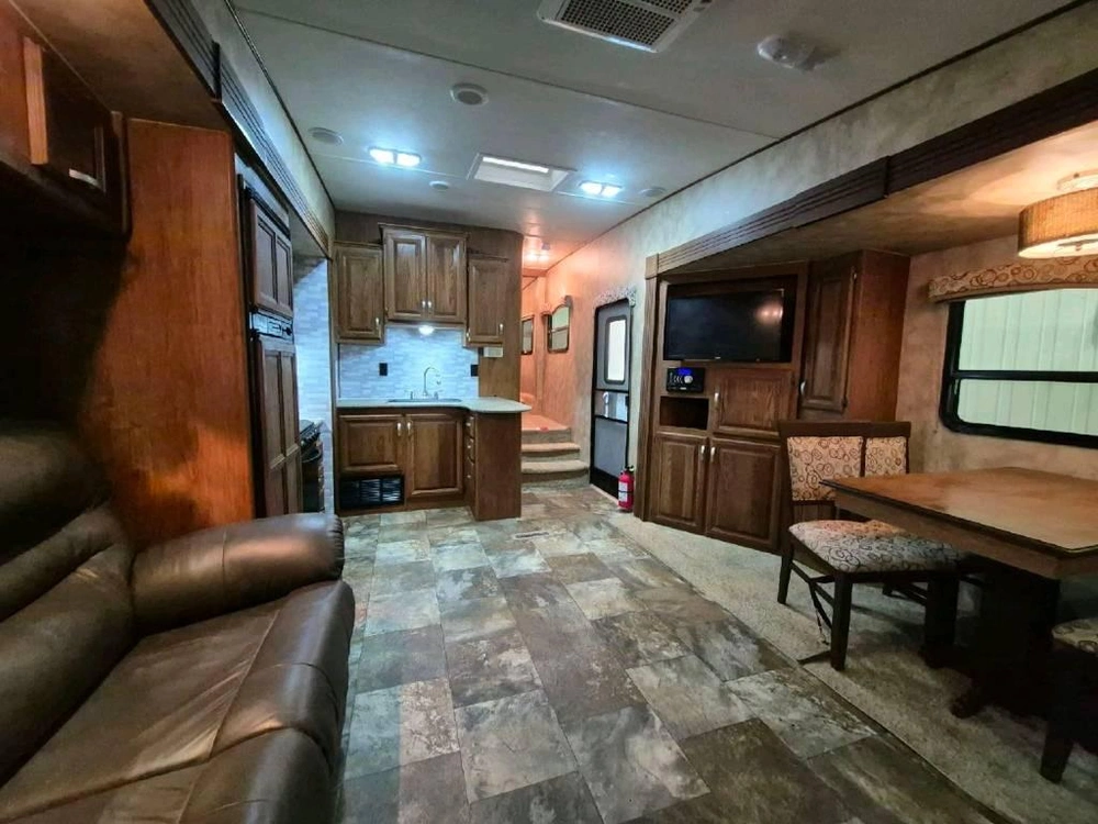 Crossroads Cruiser Aire 28se 2015 alt