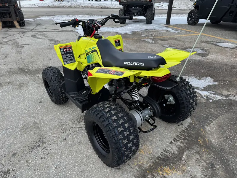 Polaris OUTLAW 110 LIME SQUEEZE 2026