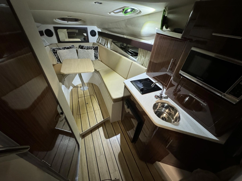2015 Regal 28 Express alt