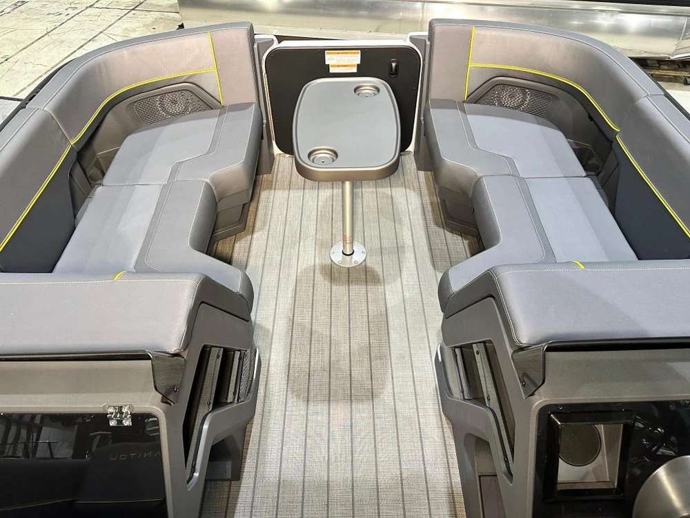 Manitou 22 Explore Switchback 2025 alt