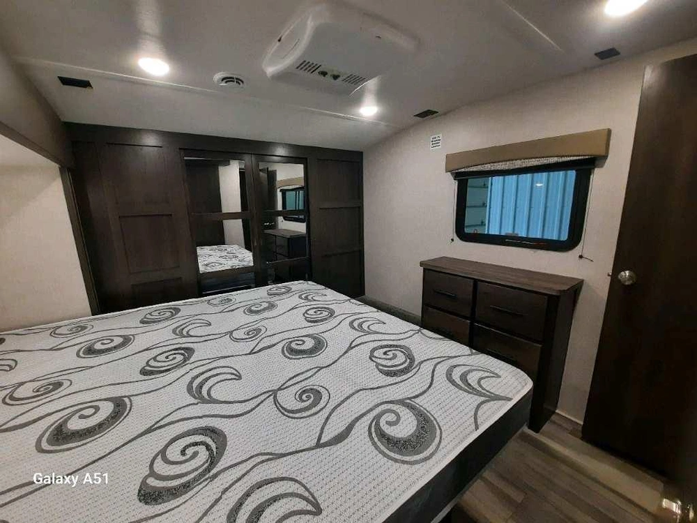 Crossroads Cruiser Aire 31si 2022 alt