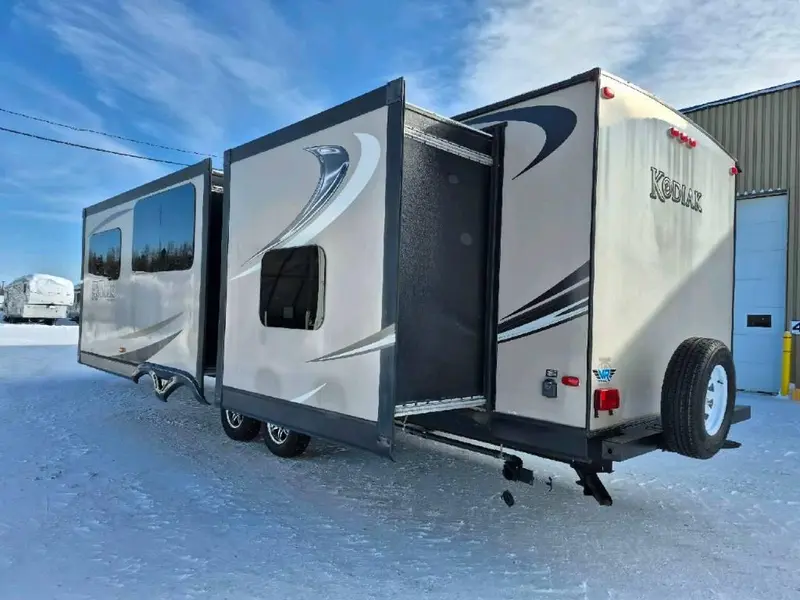 2015 Kodiak 300BSHL thumbnail 7