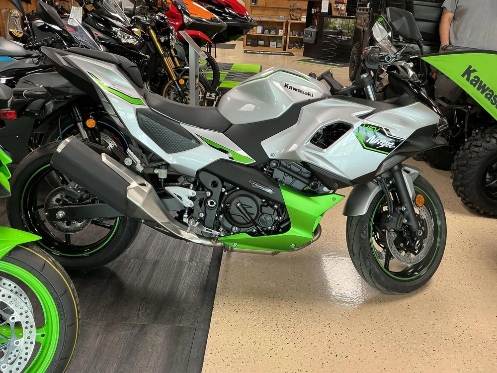 2024 Kawasaki Ninja�� 7 Hybrid Abs Hybrid Abs alt