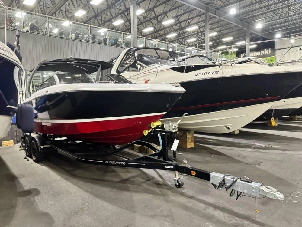 Four Winns 260 Horizon Sport Rs 2022 alt