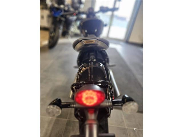 2026 Triumph Bonneville Bobber alt