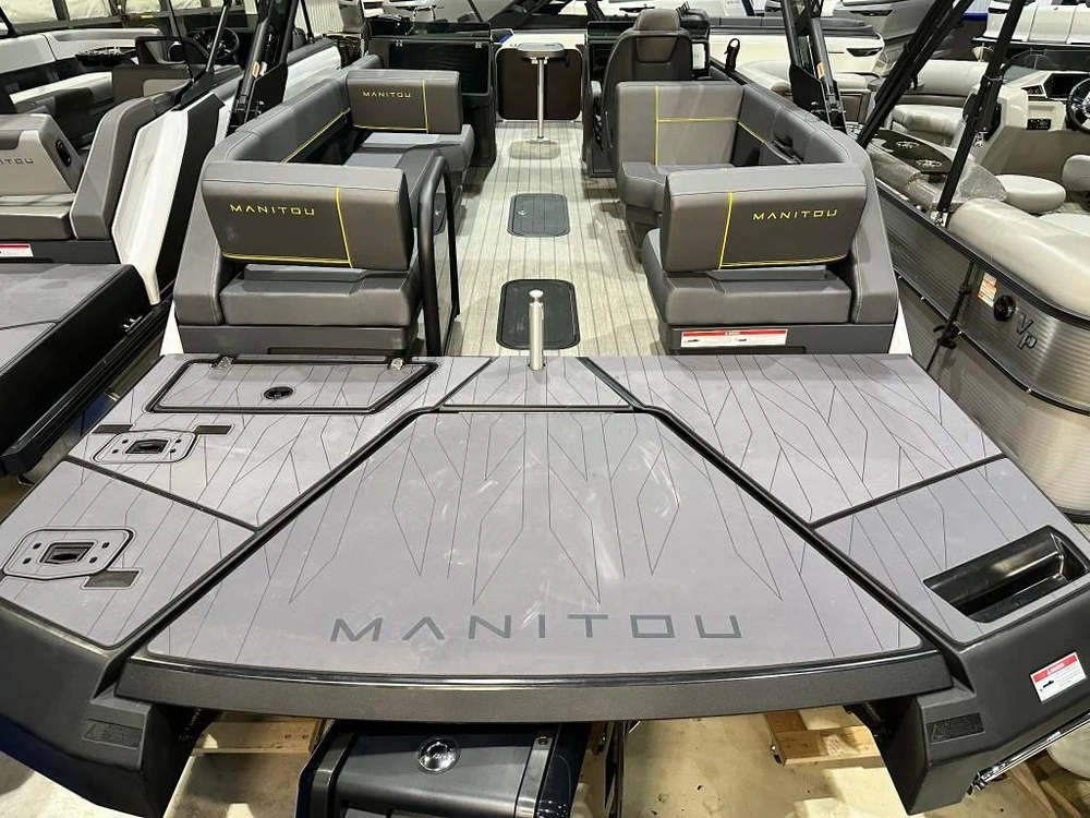 2025 Manitou 22 Explore Switchback alt