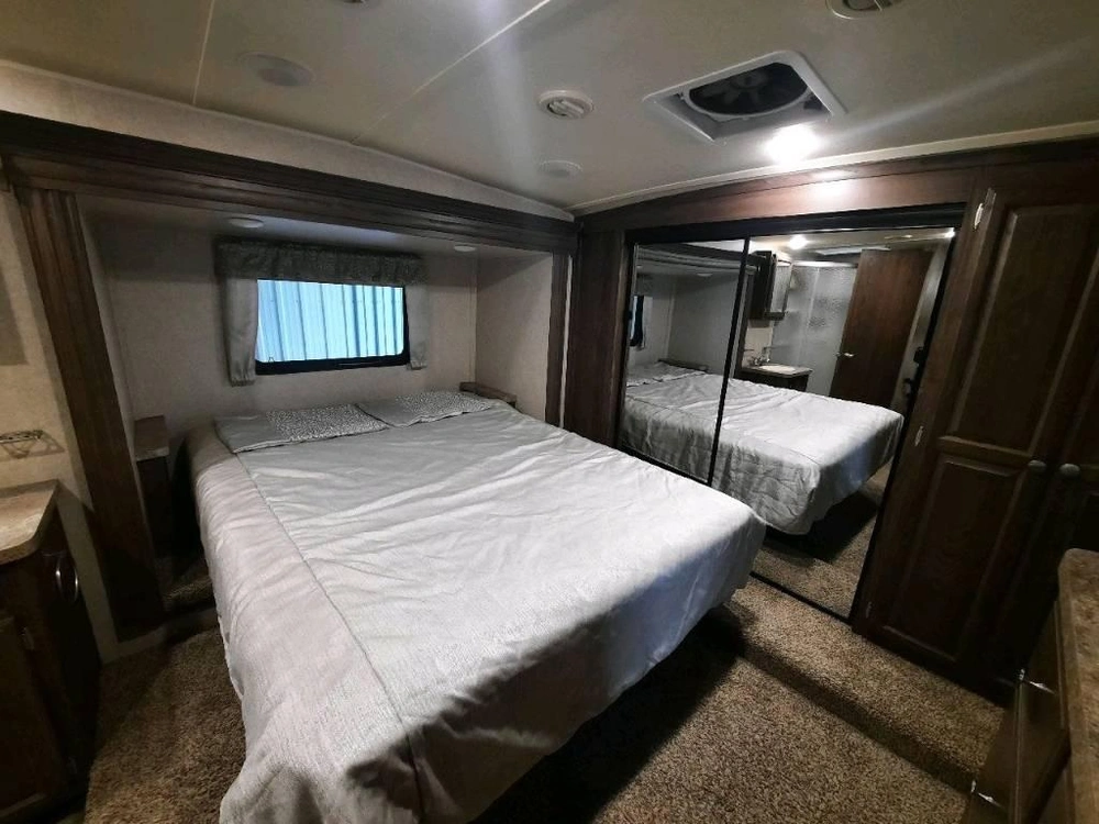 Rockwood Ultra Lite 2440bs 2018 alt
