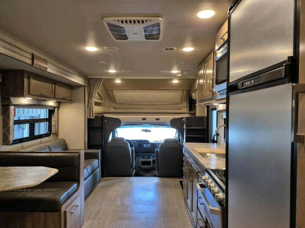 Entegra Coach Odyssey 29v 2020 alt