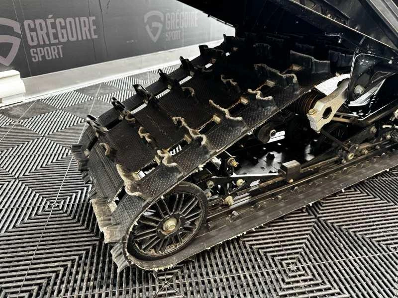 Polaris 650 Indy Adventure 137 2023 alt