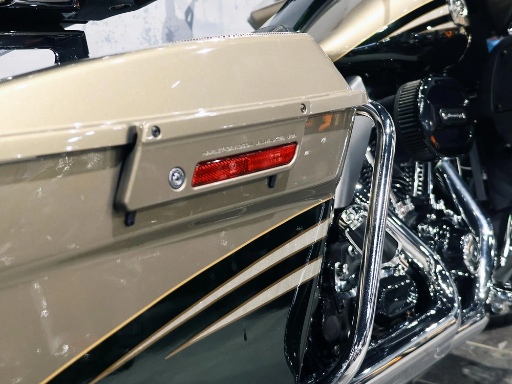 2013 Harley-davidson Cvo Road Glide Fltrxse alt