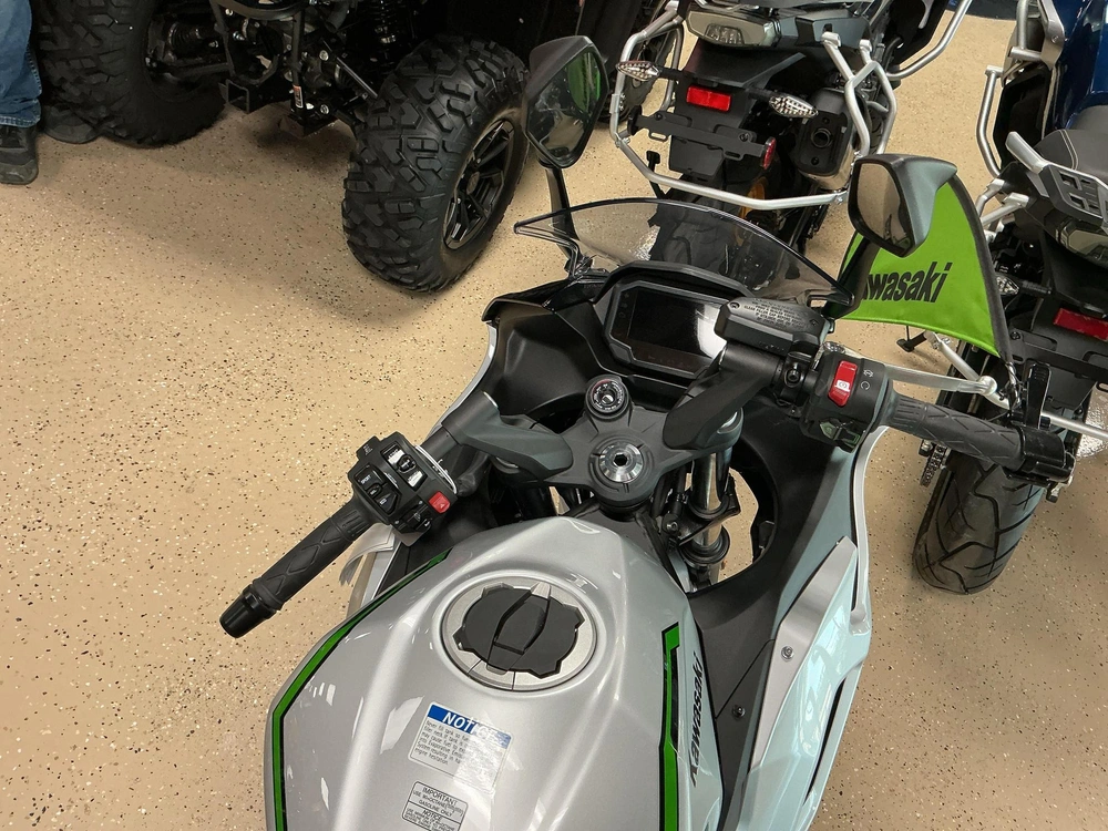 2024 Kawasaki Ninja�� 7 Hybrid Abs Hybrid Abs alt