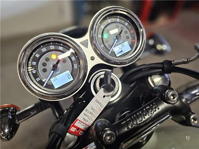2026 Triumph Bonneville T120 alt