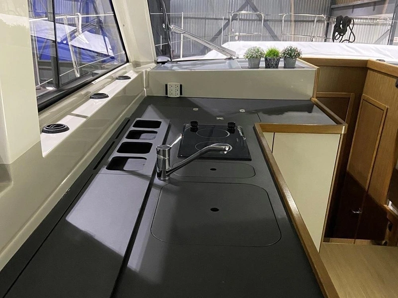 Bavaria Motoryachts E40 Sedan 2018 alt