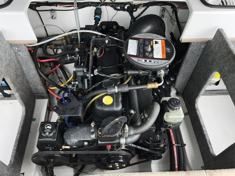 Four Winns 200 2011 alt