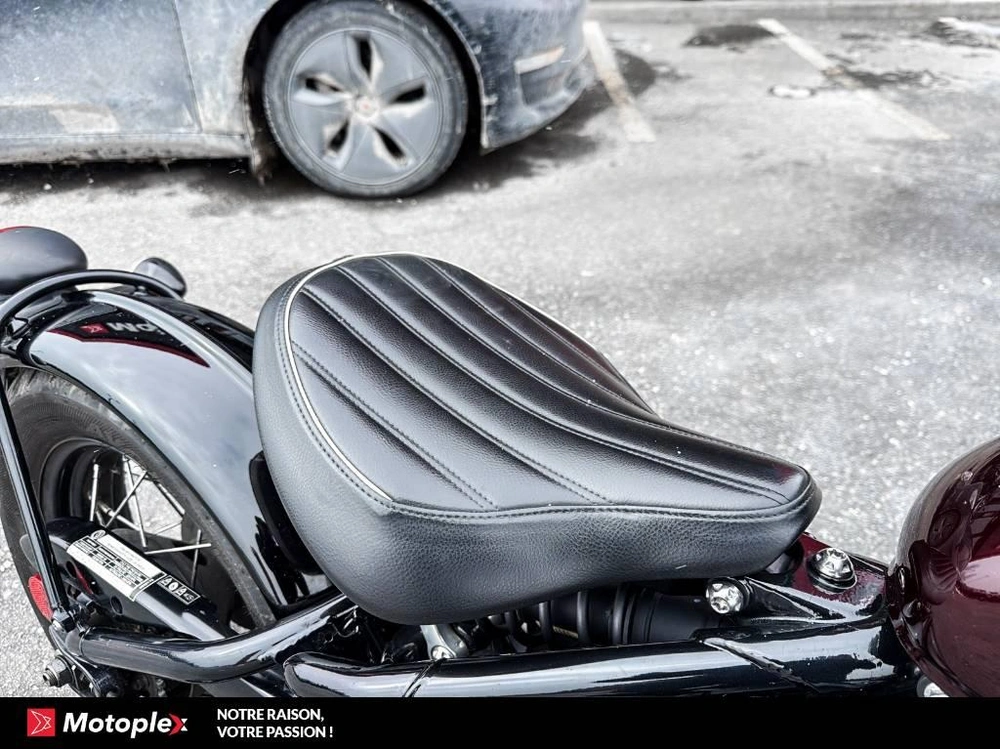 Triumph Bonneville Bobber 2017 alt