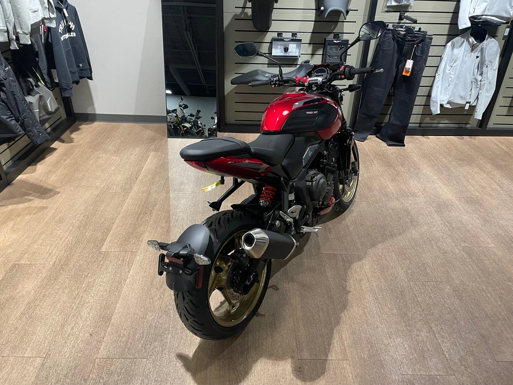 2026 Triumph Trident 800 - Carnival Red alt