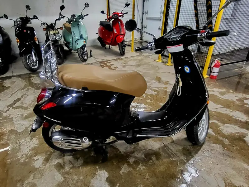 2021 Vespa Primavera 50 thumbnail 4