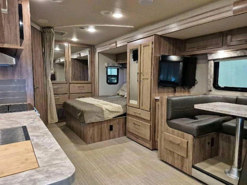 Entegra Coach Odyssey 24b 2020 alt