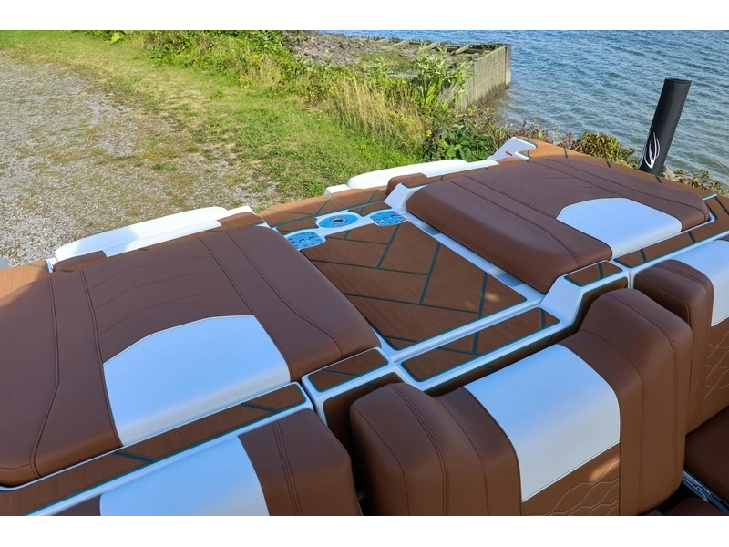 2026 Malibu 23 Lsv alt