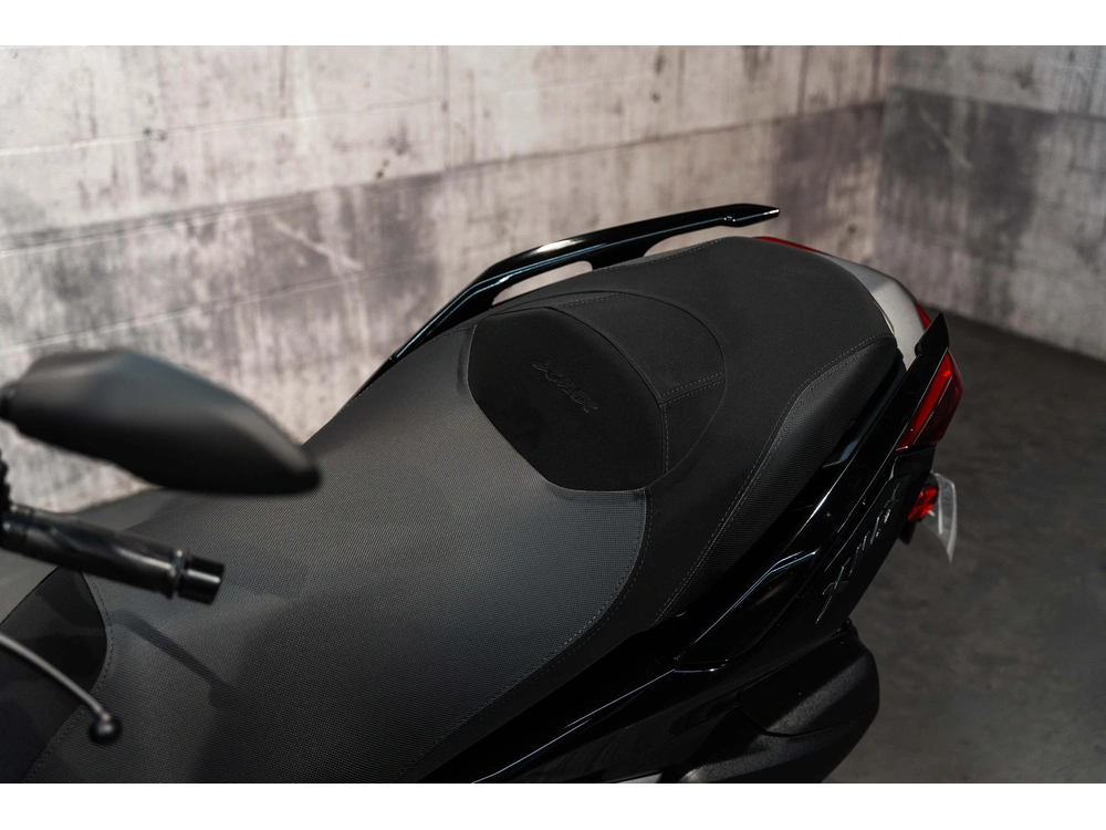 2025 Yamaha Yamaha Xmax 300 Czd300asb alt