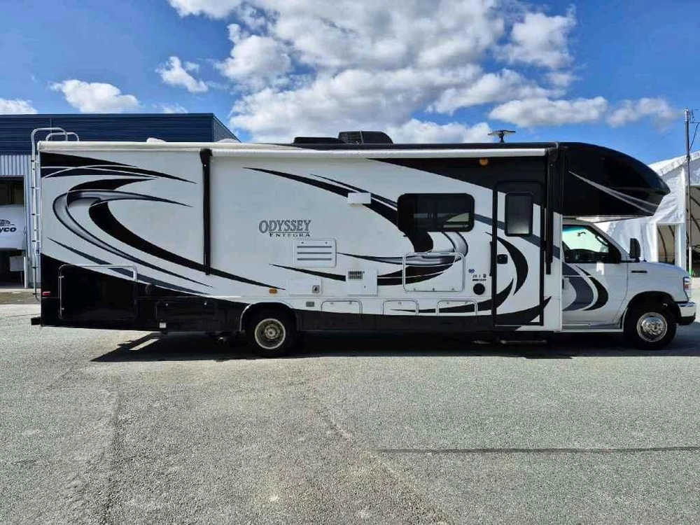 Entegra Coach Odyssey 29v 2020 alt