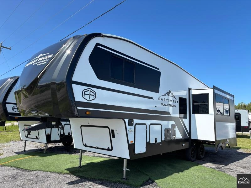 2025 Blackthorn 27 Bh alt