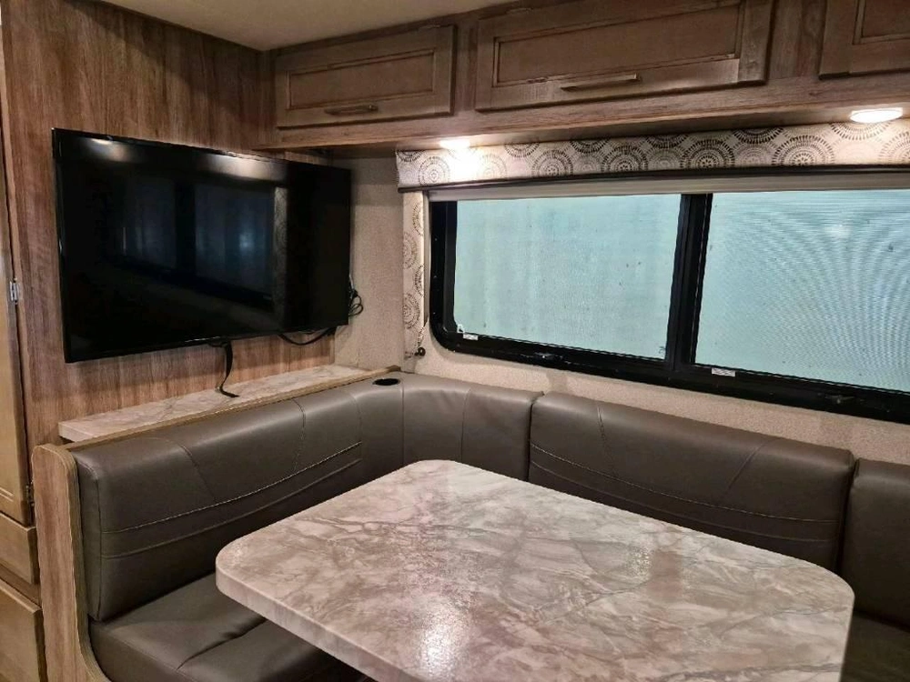 Entegra Coach Odyssey 24b 2020 alt