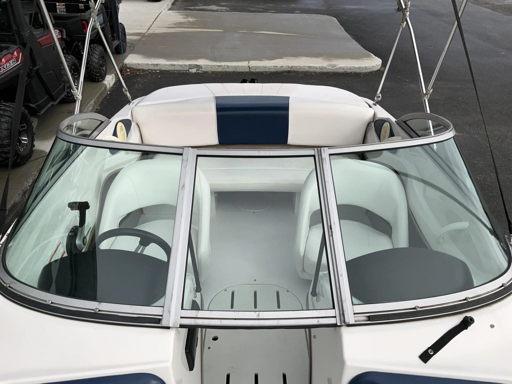 Four Winns 200 2011 alt