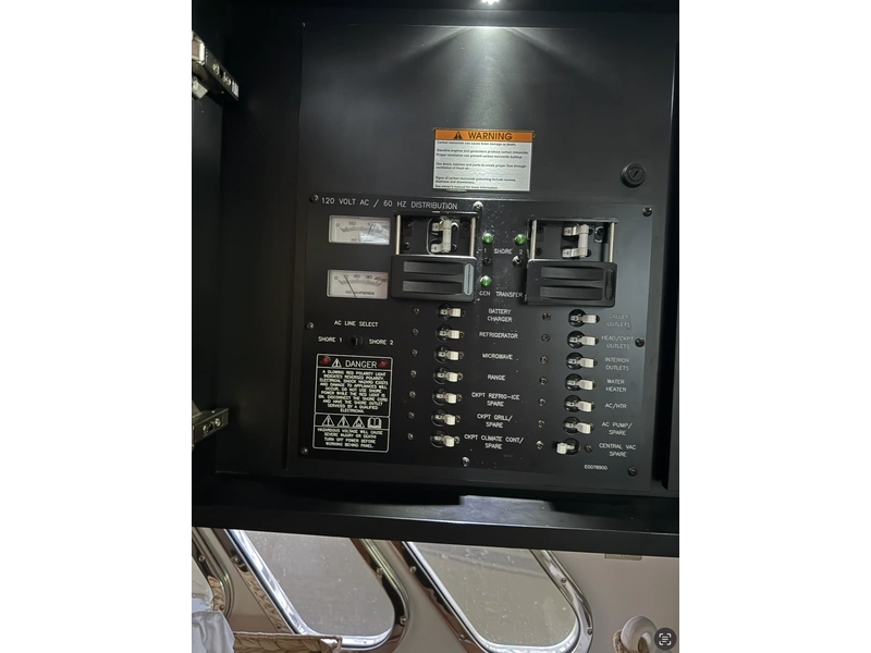 2011 Cruisers Yachts 360 Express alt