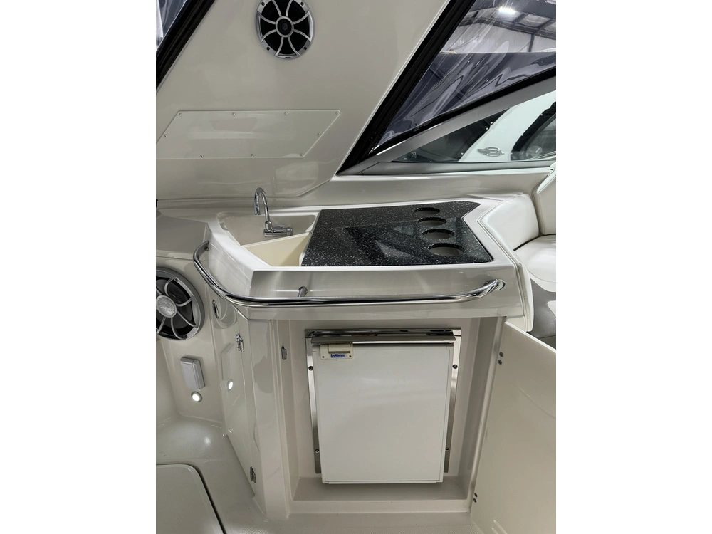 2013 Monterey Boats 355 Sport Yacht alt