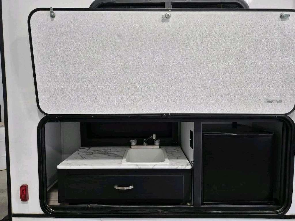 Coachmen Freedom Express 287bhds 2022 alt