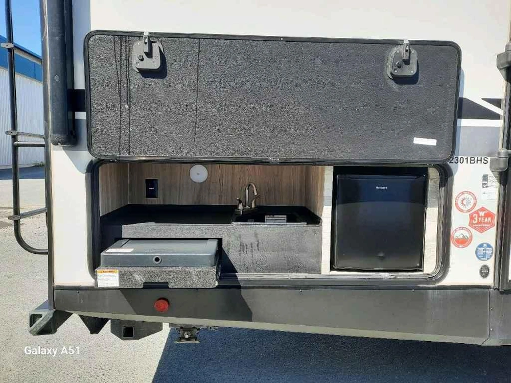 Winnebago Minnie 2301bhs 2022 alt