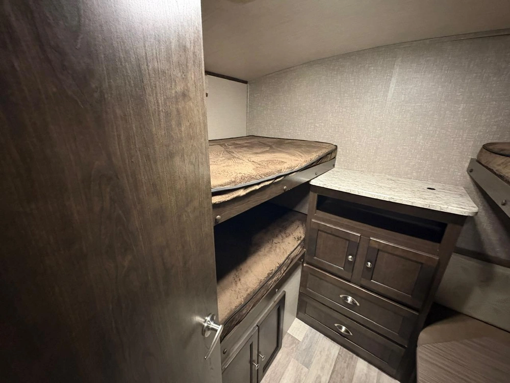 2018 Other Shadow Cruiser Id280qbs alt