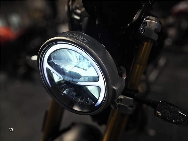 2025 Triumph Speed Twin 1200 Rs alt