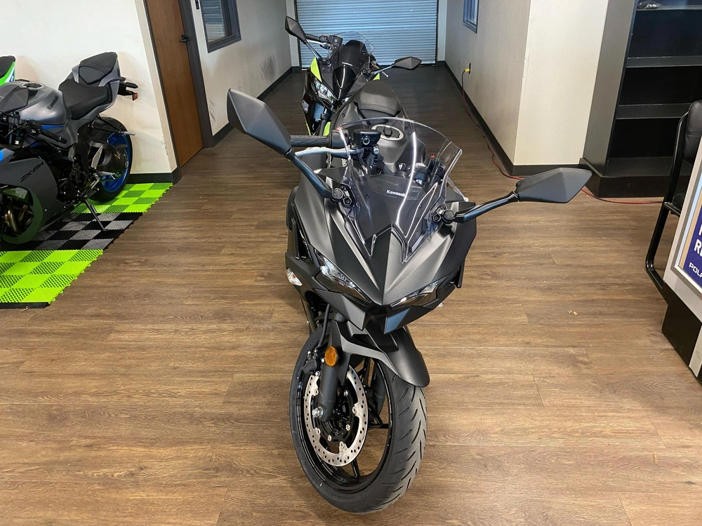2026 Kawasaki Ninja 500 Base alt