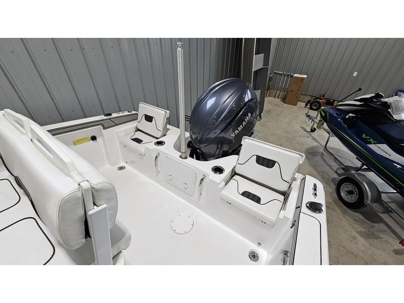 2023 Wellcraft Fisherman 202 alt