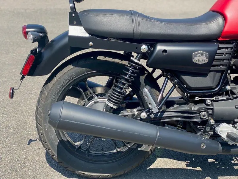2019 Moto Guzzi V7 III STONE thumbnail 10