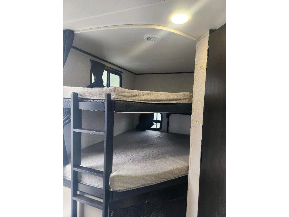 Jayco Jay Feather 24bh 2025 alt